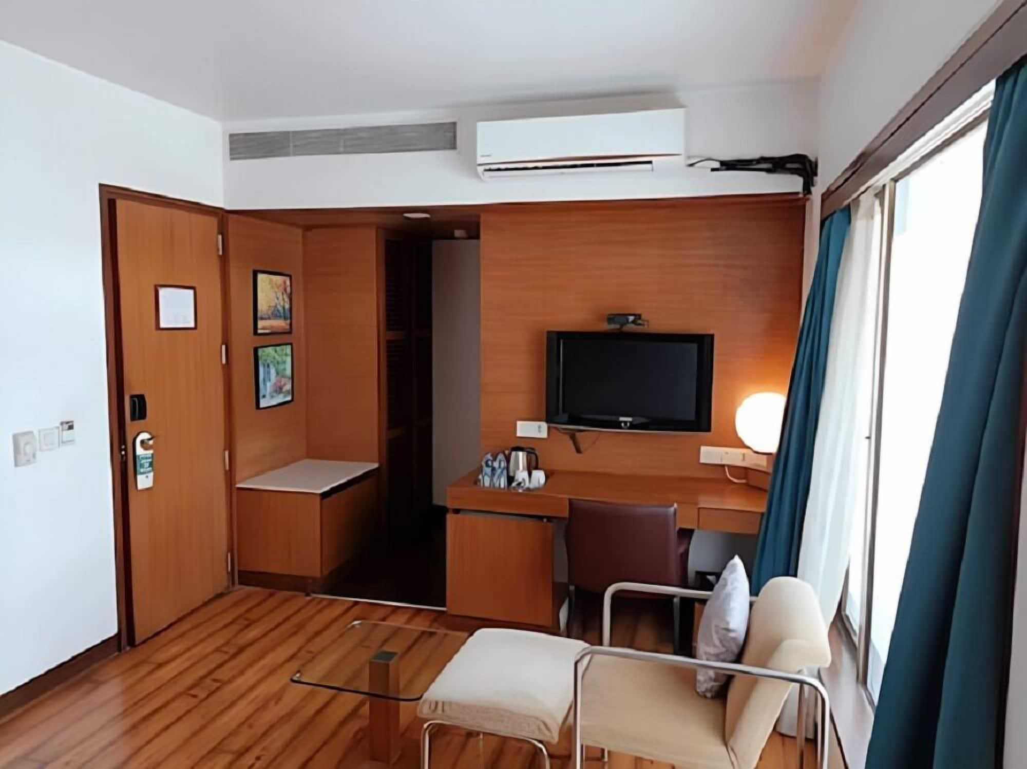 Yogi Executive, Navi Mumbai Hotel Exterior photo